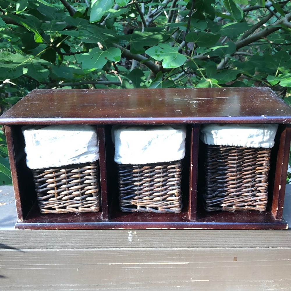 Baskets shelf